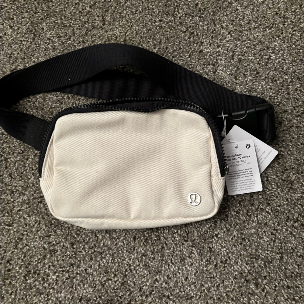 NEW !  Lulu lemon fanny pack